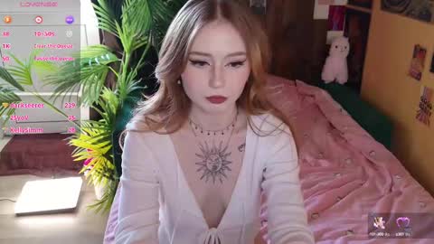 Snapshot of charming_lilly chatting on February 19, 9:39 am Lissa online show from February 19, 9:39 am