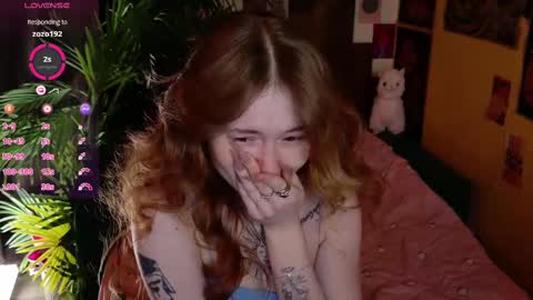 Snapshot of charming_lilly chatting on February 21, 5:35 am Lissa online show from February 21, 5:35 am