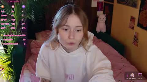 Snapshot of charming_lilly chatting on February 21, 11:55 am Lissa online show from February 21, 11:55 am