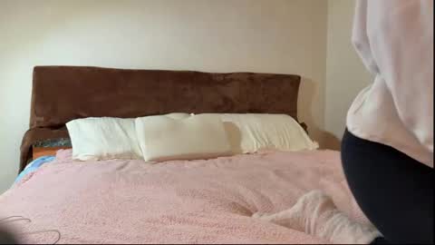 katie online show from December 22, 9:39 am