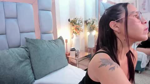 Snapshot of charolnox chatting on February 5, 12:21 pm Charol online show from February 5, 12:21 pm