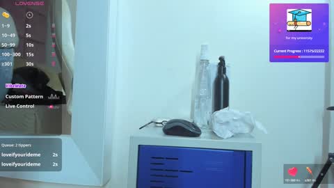 Snapshot of chartolotte__ chatting on December 9, 5:52 pm Andrea online show from December 9, 5:52 pm