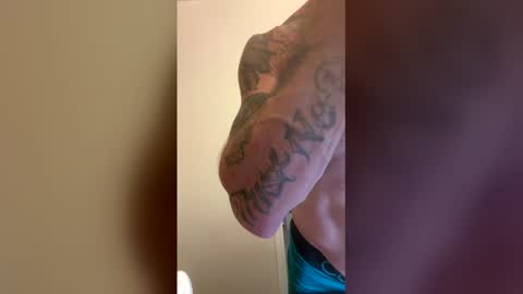 Snapshot of chase2attract chatting on April 18, 8:09 pm Chase2Attract online show from April 18, 8:09 pm