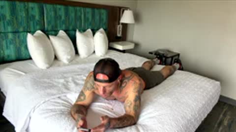 Snapshot of chase2attract chatting on April 28, 8:36 pm Chase2Attract online show from April 28, 8:36 pm