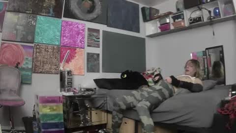 Sarah online show from April 15, 7:37 am