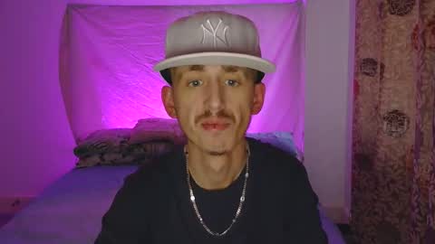 Snapshot of chavbussy chatting on October 27, 7:34 am ChavBoy online show from October 27, 7:34 am