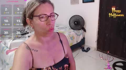 Snapshot of chayla_ruiz chatting on October 17, 11:40 pm CHAYLA VICTORIA RUIZ online show from October 17, 11:40 pm