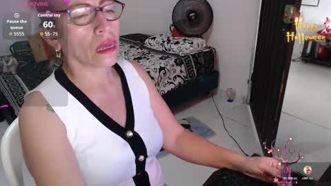 Snapshot of chayla_ruiz chatting on October 27, 8:02 pm CHAYLA VICTORIA RUIZ online show from October 27, 8:02 pm