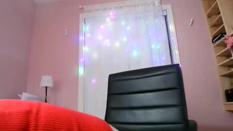 chealsiek online show from April 15, 9:37 pm