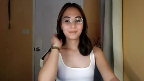 chelly4u69 online show from March 19, 2:04 am