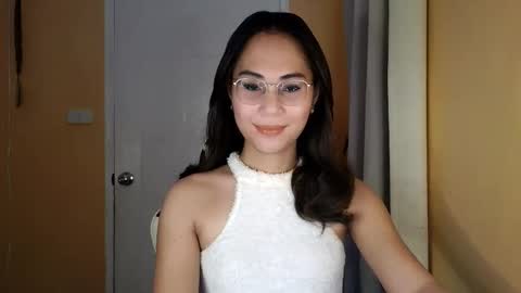 chelly4u69 online show from March 28, 1:49 am