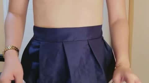 chelly4u69 online show from April 12, 10:48 pm