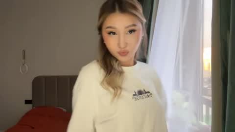 Lia online show from June 3, 2:33 pm