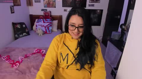 cherry_blushh online show from February 3, 9:42 pm