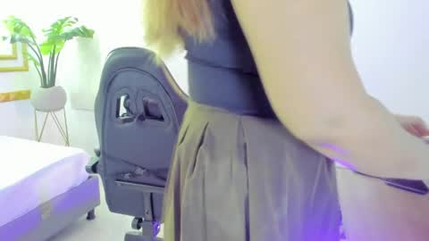 C H E R R Y  online show from April 17, 2:25 am