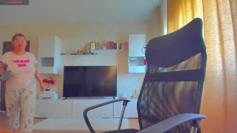 mayra online show from October 1, 9:04 am