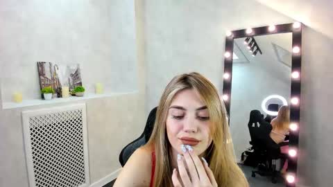 cherry_pr1ce online show from December 13, 1:37 am