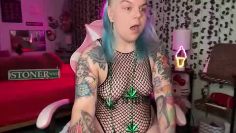 CherryBombBomb online show from April 19, 5:29 am