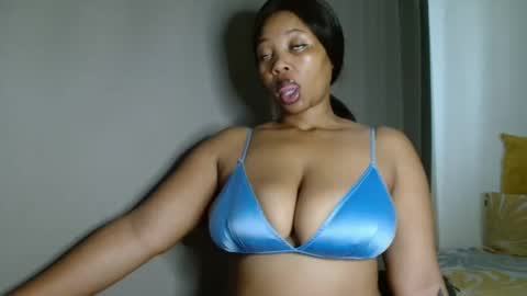 Snapshot of cherrybabexx chatting on March 23, 8:18 am Cherrybabe online show from March 23, 8:18 am