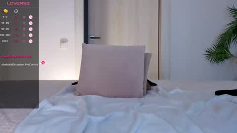 Snapshot of cherryblonde_ chatting on June 7, 9:46 am Alexa online show from June 7, 9:46 am