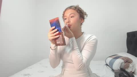 cherryblossom_23 online show from April 6, 11:27 pm