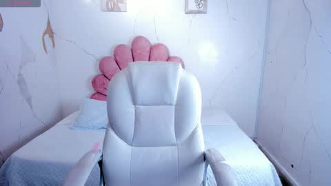 Snapshot of cherrybombs_ chatting on February 25, 12:37 pm Cherry online show from February 25, 12:37 pm