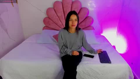 Snapshot of cherrybombs_ chatting on February 26, 12:15 pm Cherry online show from February 26, 12:15 pm