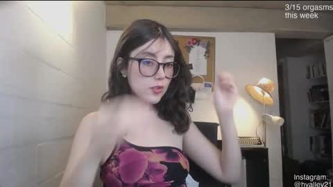 Snapshot of cherrybunny21 chatting on February 19, 12:06 am Sarah Prez online show from February 19, 12:06 am