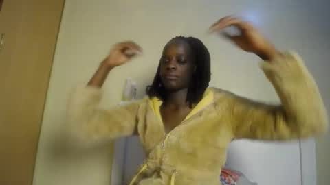 cherrycuddle2 online show from December 18, 7:09 pm