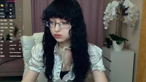 Snapshot of cherrylanding chatting on May 10, 7:52 pm Isabel online show from May 10, 7:52 pm