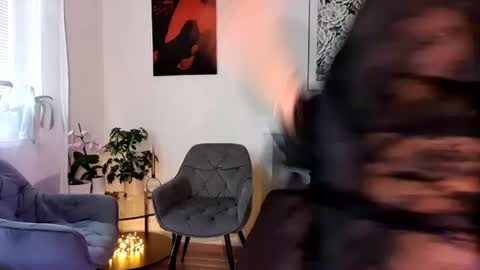 Snapshot of cherryluxe_ chatting on June 28, 5:41 pm Kira online show from June 28, 5:41 pm