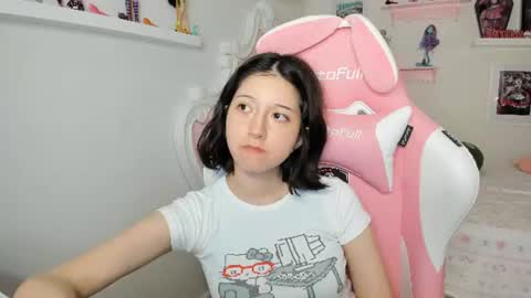 Snapshot of cherrymafer666 chatting on July 3, 1:01 am cherrycute666 online show from July 3, 1:01 am