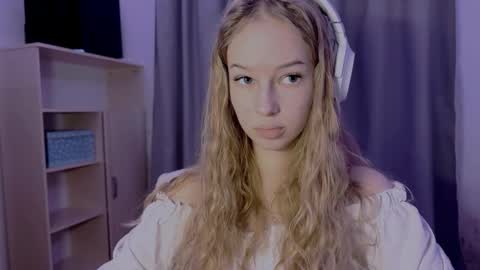 Evie online show from October 30, 12:17 pm