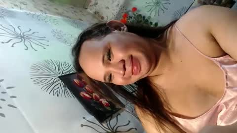 Snapshot of chescahotxxxl chatting on December 11, 2:52 am chescahotxxxl online show from December 11, 2:52 am