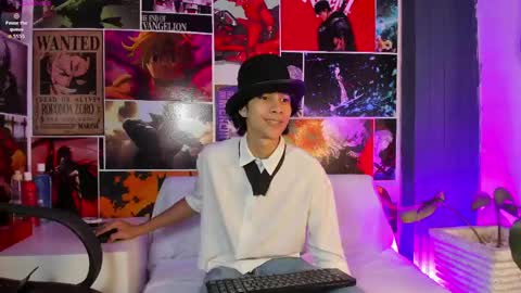 Snapshot of cheys_mast chatting on May 15, 7:21 pm Cheys online show from May 15, 7:21 pm