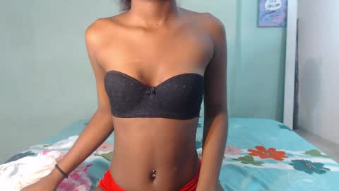 Snapshot of chiara_martin55 chatting on May 25, 11:38 am chiara martin online show from May 25, 11:38 am