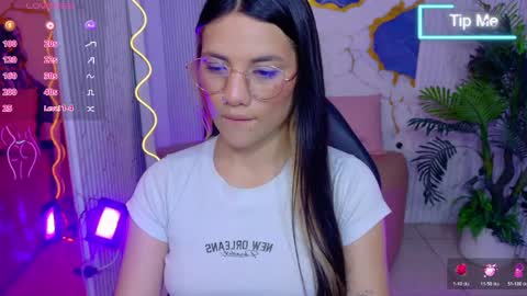 Snapshot of chiara_tay chatting on June 8, 2:34 am Chiara online show from June 8, 2:34 am