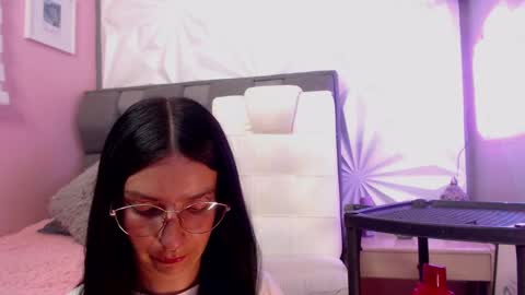 Snapshot of chiaraa_fiore chatting on February 17, 8:04 pm Chiara online show from February 17, 8:04 pm