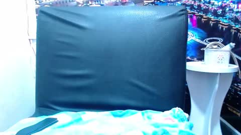 Snapshot of chiky_nastyy chatting on January 9, 6:15 pm Chikys   online show from January 9, 6:15 pm