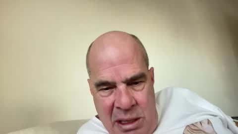 Snapshot of chillpuppy chatting on October 22, 10:42 pm chillpuppy online show from October 22, 10:42 pm