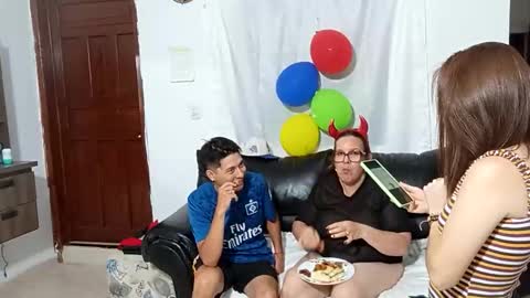 chiquitahot69 online show from December 16, 12:48 am