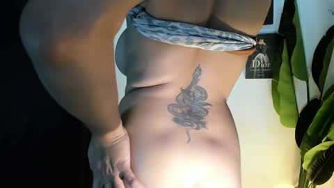 Snapshot of chixies_ladies chatting on April 28, 1:26 am chixies_ladies online show from April 28, 1:26 am
