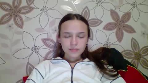 Snapshot of chloe45673 chatting on May 19, 7:31 pm chloe45673 online show from May 19, 7:31 pm