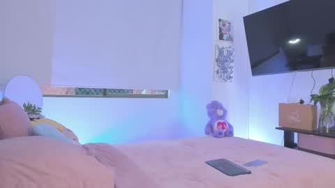 Snapshot of chloe__daviss chatting on February 22, 10:52 pm CHLOE online show from February 22, 10:52 pm