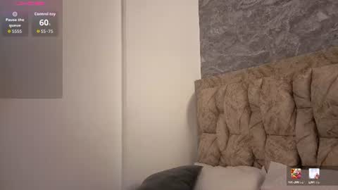 Snapshot of chloe_bluee_ chatting on June 19, 11:14 am chloe_bluee_ online show from June 19, 11:14 am