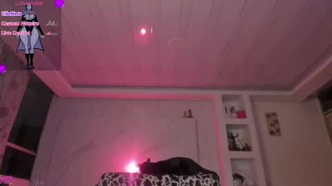 chloe_cooperr online show from April 3, 11:36 pm