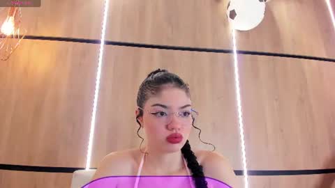 chloe online show from July 2, 12:00 pm