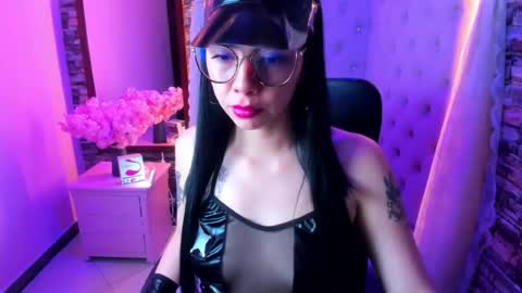 Snapshot of chloe_crysstal chatting on July 1, 11:45 am Chloe online show from July 1, 11:45 am