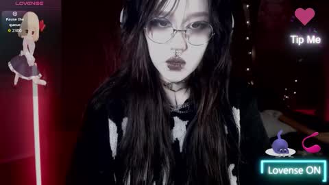 Snapshot of chloe_crystall_killer chatting on October 13, 4:51 pm chloe_crystall_killer online show from October 13, 4:51 pm
