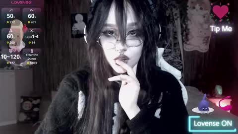 Snapshot of chloe_crystall_killer chatting on October 25, 6:35 pm chloe_crystall_killer online show from October 25, 6:35 pm